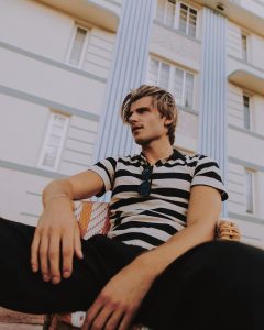 Twan Kuyper Instagram - Look both ways 🤪 📸 @mvphotographer