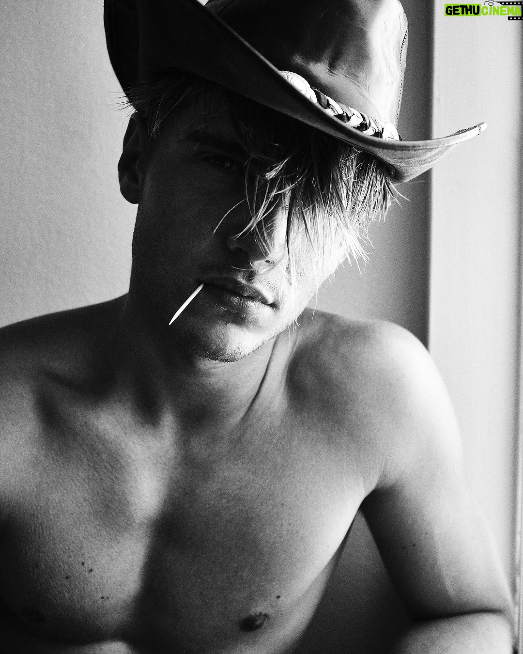 Twan Kuyper Instagram - I'll do whatever I want!