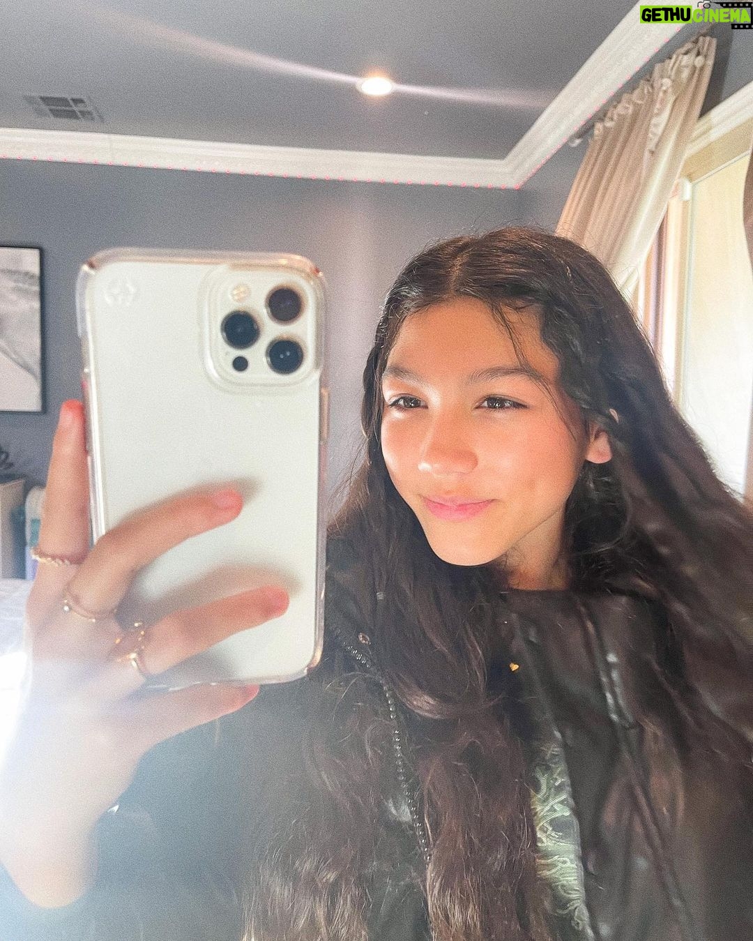 Txunamy Ortiz Instagram Mirror mirror on the wall… Gethu Cinema