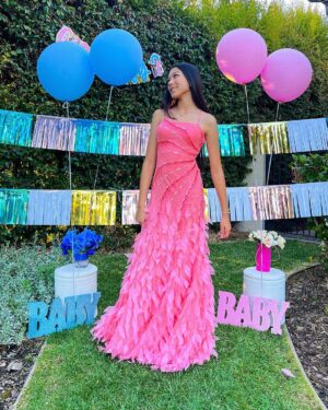 Txunamy Ortiz Instagram - Are you team #GIRL 💗 or #BOY 💙
Find out if you guessed it right Saturday 7th at 7:30am on our YouTube channel *Familia Diamond* #newsibling