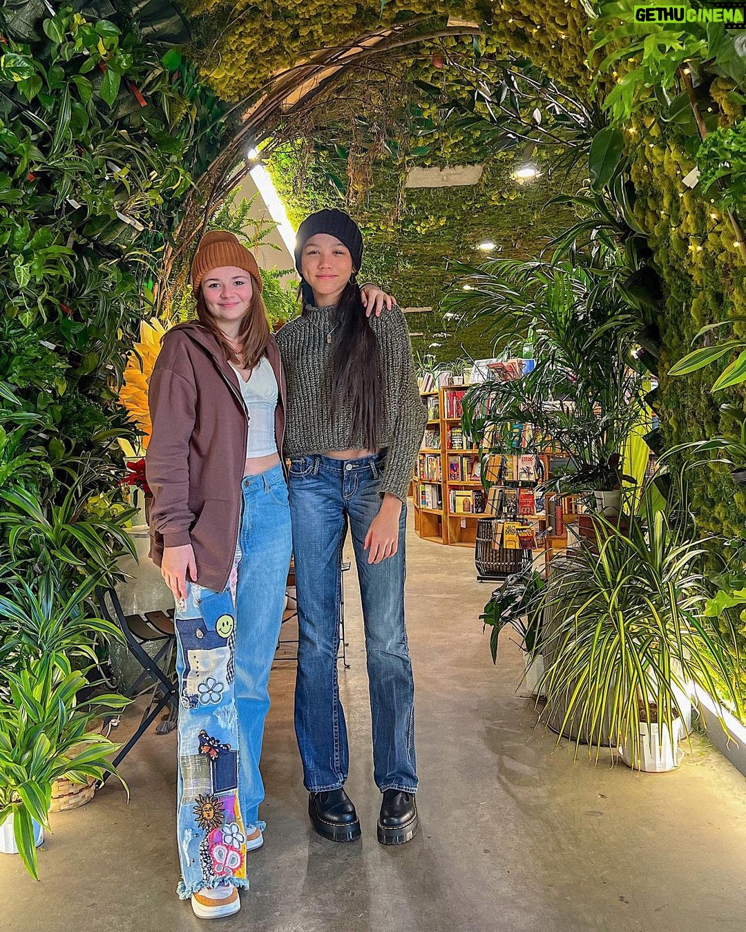Txunamy Ortiz Instagram - Book findings π with the bestie π @joyful_gemma ps: I made the beanie for those of you wondering where itβs from π€