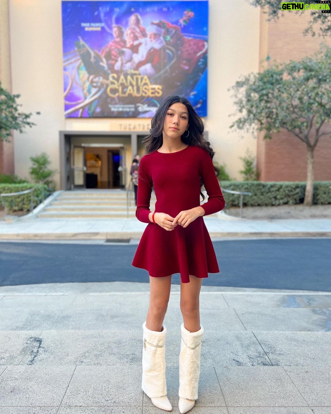 Txunamy Ortiz Instagram - Thank you @disneyplus for inviting me to the world premiere of @thesantaclauses 🎅 I absolutely loved it. Can’t wait for you guys to watch it nov, 16 only on Disney plus!