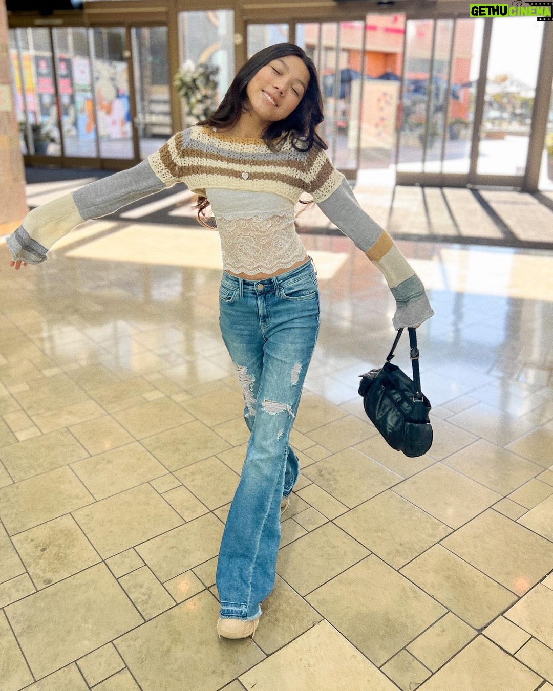 Txunamy Ortiz Instagram - Something is 🆙 🤍