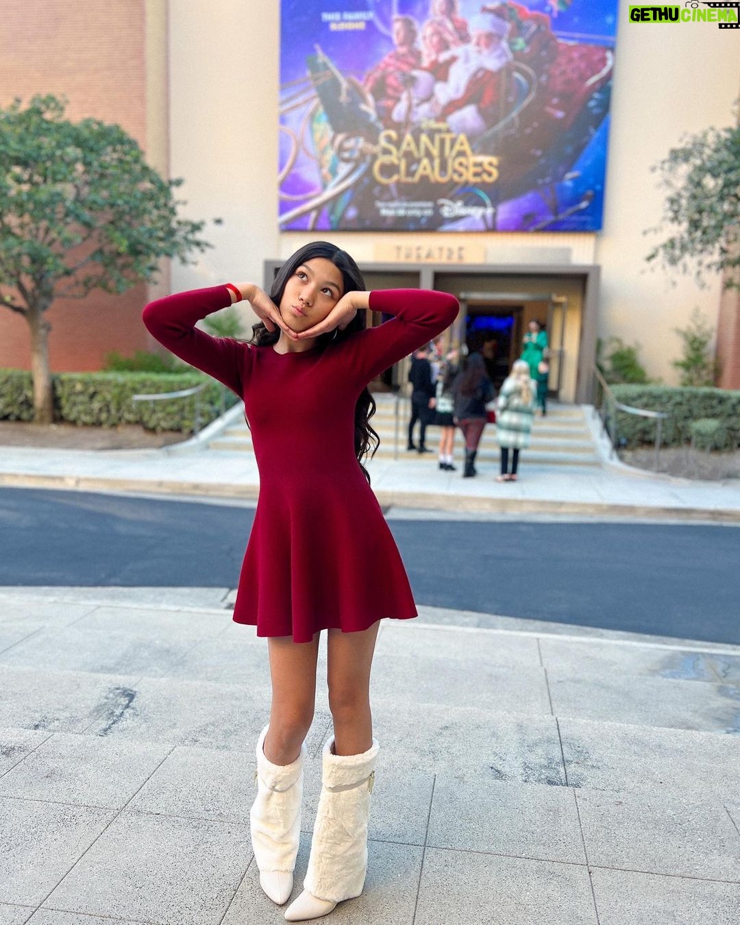 Txunamy Ortiz Instagram - Thank you @disneyplus for inviting me to the world premiere of @thesantaclauses 🎅 I absolutely loved it. Can’t wait for you guys to watch it nov, 16 only on Disney plus!