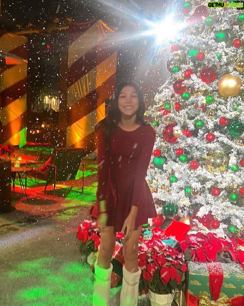 Txunamy Ortiz Instagram - Thank you @disneyplus for inviting me to the world premiere of @thesantaclauses 🎅 I absolutely loved it. Can’t wait for you guys to watch it nov, 16 only on Disney plus!