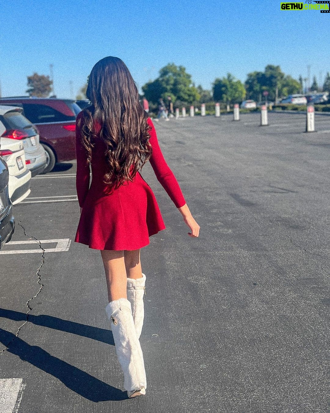Txunamy Ortiz Instagram - Thank you @disneyplus for inviting me to the world premiere of @thesantaclauses 🎅 I absolutely loved it. Can’t wait for you guys to watch it nov, 16 only on Disney plus!