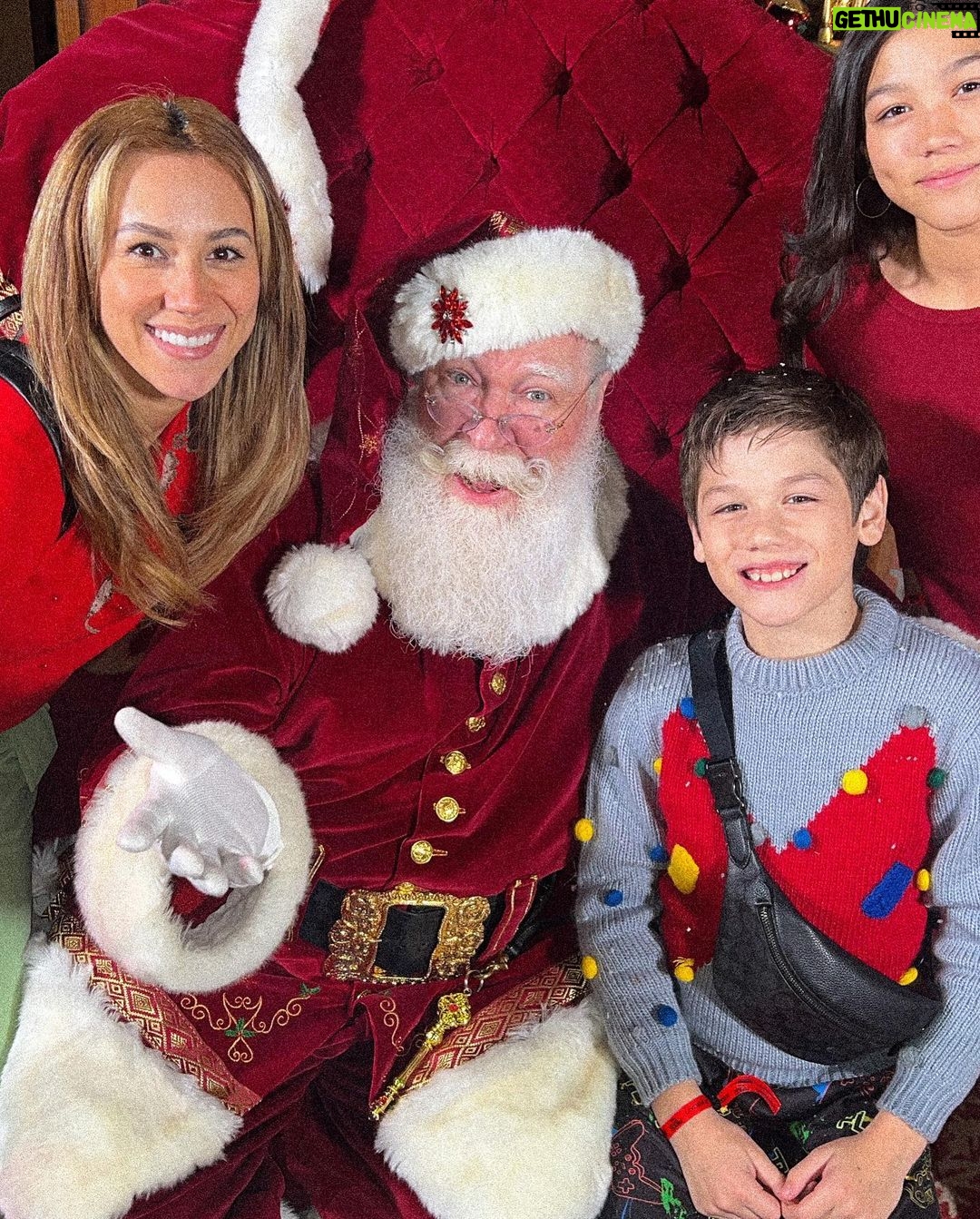 Txunamy Ortiz Instagram - Thank you @disneyplus for inviting me to the world premiere of @thesantaclauses 🎅 I absolutely loved it. Can’t wait for you guys to watch it nov, 16 only on Disney plus!