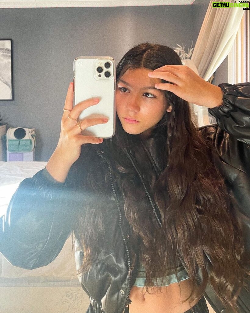 Txunamy Ortiz Instagram - Mirror mirror on the wall…