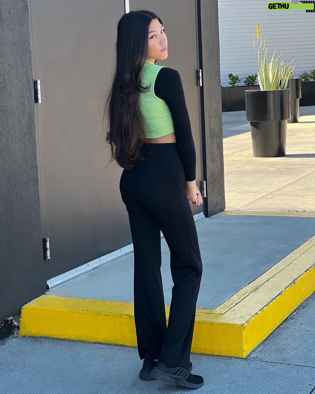 Txunamy Ortiz Instagram - Enjoying life 💚 W/ friends. Wbu?