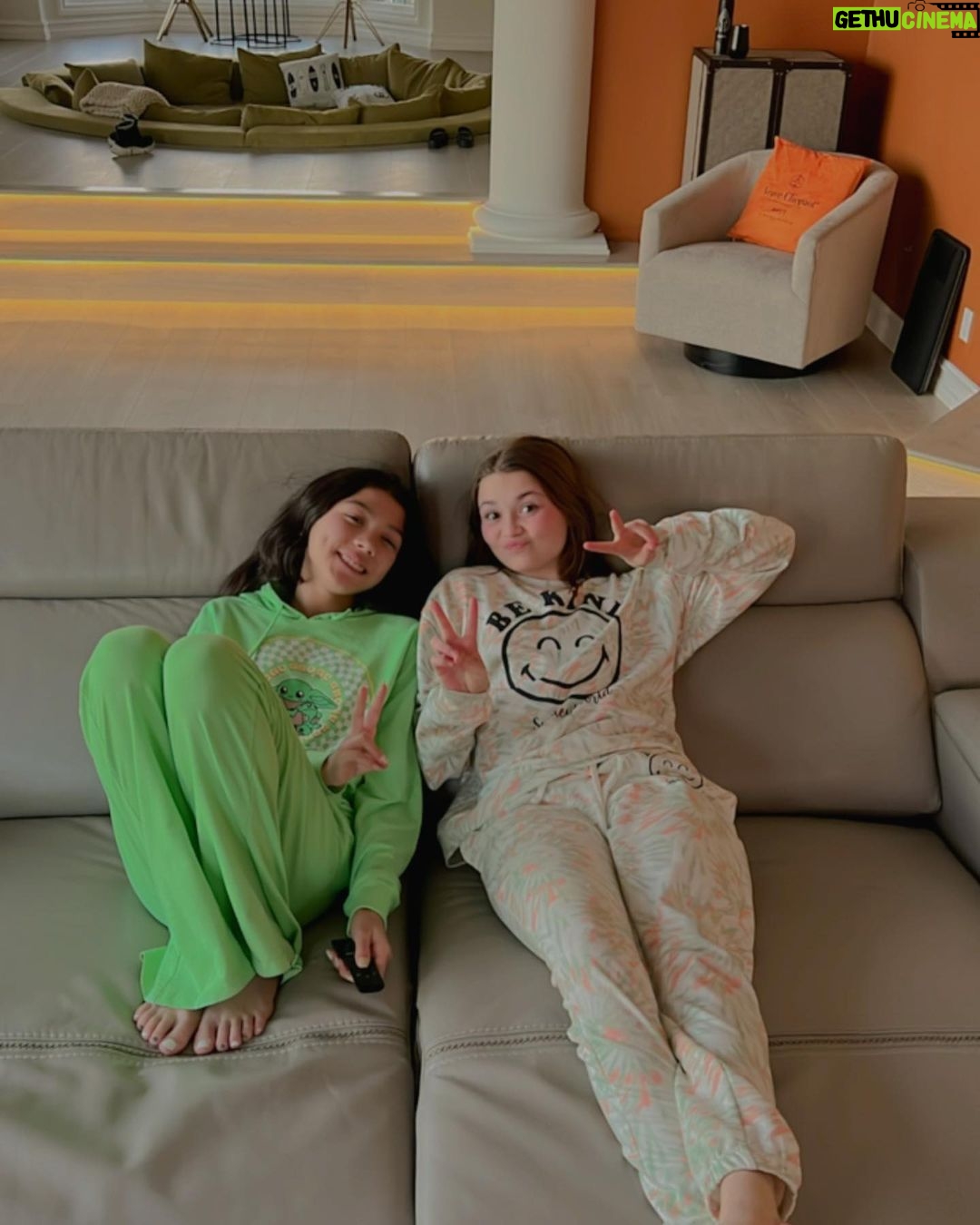 Txunamy Ortiz Instagram - We don’t realize we’re making memories we’re just having fun @joyful_gemma 🌙