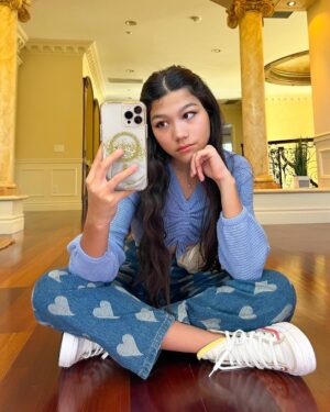 Txunamy Ortiz Instagram - okay hear me out… i have this crazy idea to change my YouTube channel to vlogs mostly! i really want to share my everyday life with you all. I’ll be very active on there. Comment what you think 💭