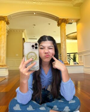 Txunamy Ortiz Instagram - okay hear me out… i have this crazy idea to change my YouTube channel to vlogs mostly! i really want to share my everyday life with you all. I’ll be very active on there. Comment what you think 💭