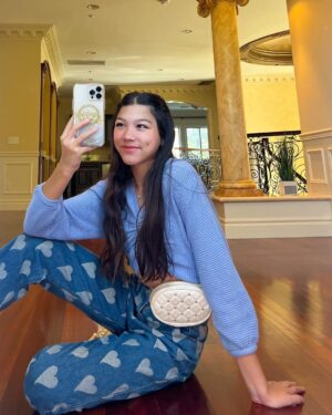 Txunamy Ortiz Instagram - okay hear me out… i have this crazy idea to change my YouTube channel to vlogs mostly! i really want to share my everyday life with you all. I’ll be very active on there. Comment what you think 💭