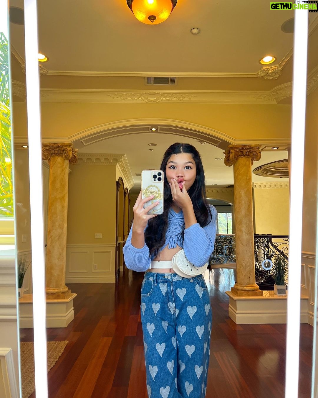 Txunamy Ortiz Instagram - okay hear me out… i have this crazy idea to change my YouTube channel to vlogs mostly! i really want to share my everyday life with you all. I’ll be very active on there. Comment what you think 💭