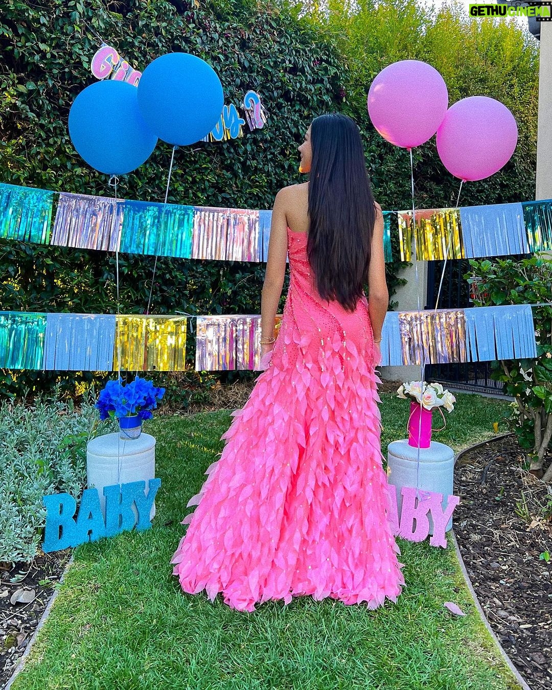 Txunamy Ortiz - 119.4K Likes - Are you team #GIRL 💗 or #BOY 💙
Find out if you guessed it right Saturday 7th at 7:30am on our YouTube channel *Familia Diamond* #newsibling