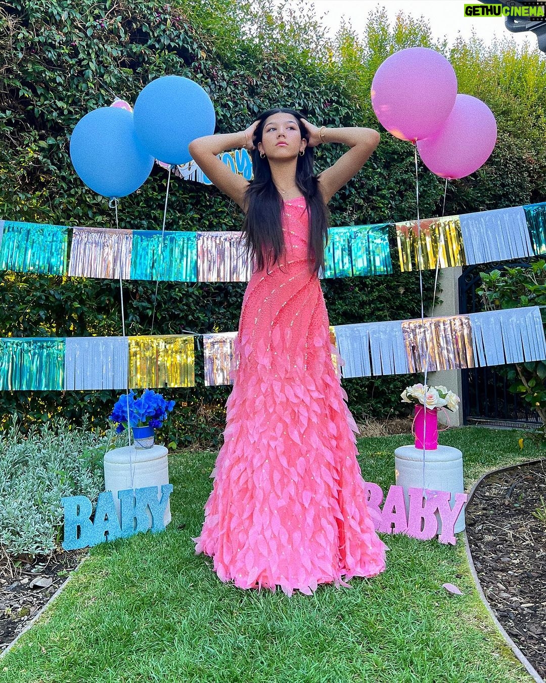 Txunamy Ortiz - 119.4K Likes - Are you team #GIRL 💗 or #BOY 💙
Find out if you guessed it right Saturday 7th at 7:30am on our YouTube channel *Familia Diamond* #newsibling