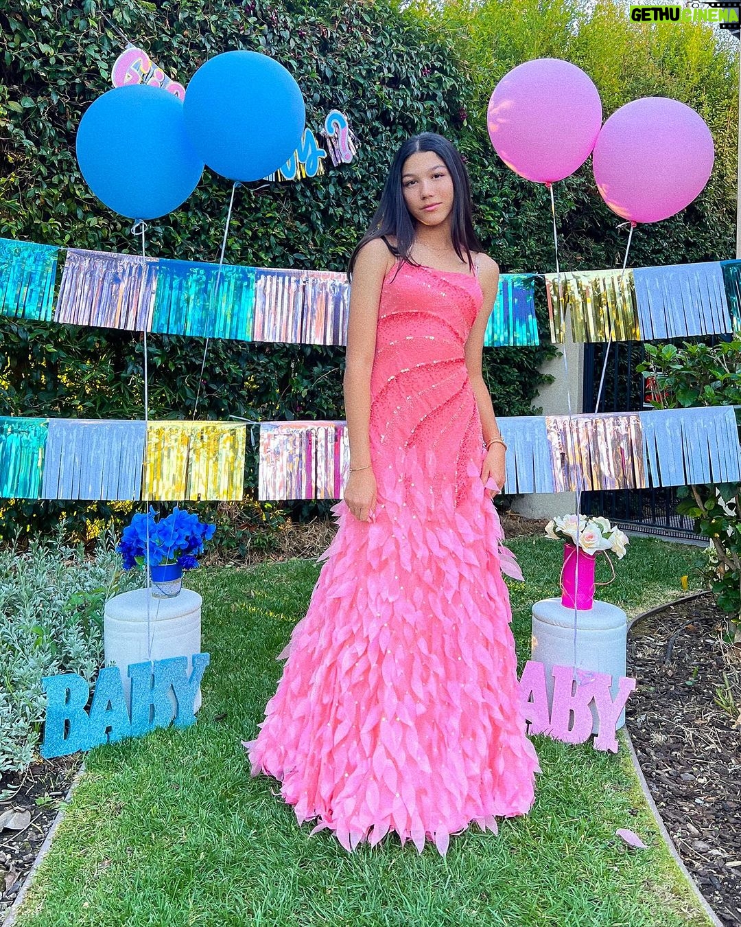 Txunamy Ortiz - 119.4K Likes - Are you team #GIRL 💗 or #BOY 💙
Find out if you guessed it right Saturday 7th at 7:30am on our YouTube channel *Familia Diamond* #newsibling