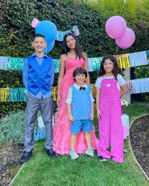 Txunamy Ortiz Instagram - Are you team #GIRL 💗 or #BOY 💙
Find out if you guessed it right Saturday 7th at 7:30am on our YouTube channel *Familia Diamond* #newsibling