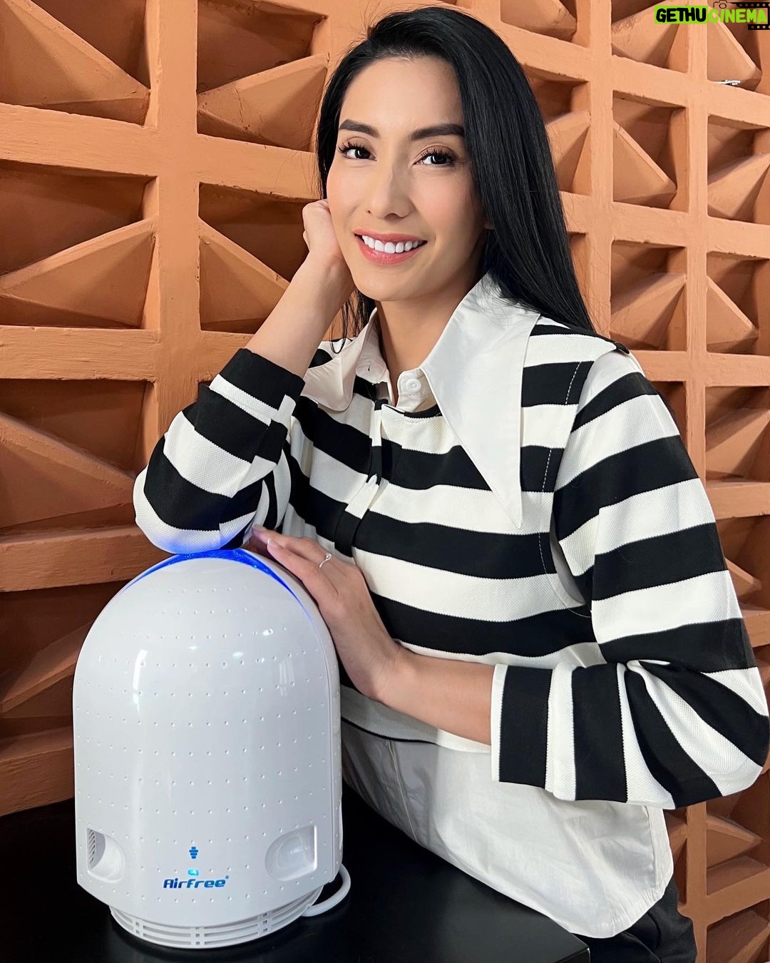 Tyas Mirasih Instagram - A completely silent and filterless air purifier! The Airfree P80 covers up 32-meter room range and is ideal for reducing mold-contaminated areas and dangerous indoor ozone levels, making it ideal for asthma and allergy patients. With its compact size and simple design, you can keep your family safe when on vacation or at home @airfree_id #Airfreeindonesia #airfreeid #BreatheBetterLiveBetter #airpurifier