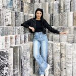 Tyas Mirasih Instagram - Keepin’ it simple 🖤 Jeans @the_erye Jacket @magnoliacollection @farahcarpetsofficial