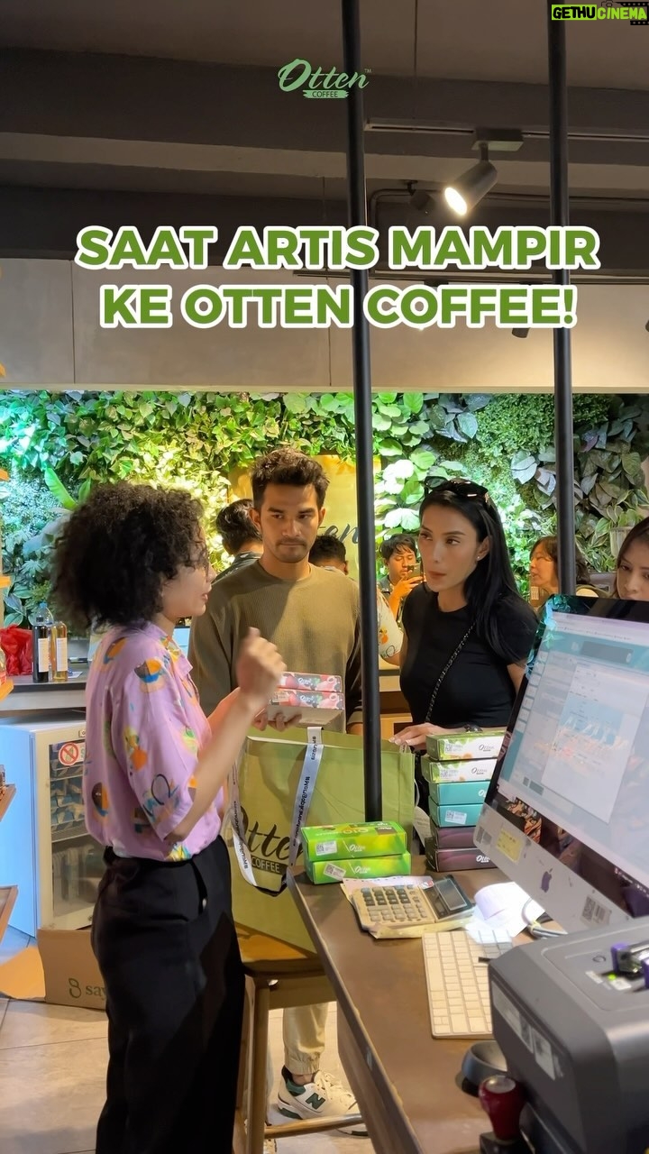 Tyas Mirasih - 457 Likes - Artis selalu tahu di mana menemukan kopi terbaik, dan Otten Coffee tidak terkecuali. Hari ini, @tyasmirasih mampir ke Otten Coffee lho!
Kamu kapan nih, Sob? Sini dong! ☺️☕️
#MengopikanIndonesia #OttenCoffee #TemanTerbaik #tyasmirasih #mesinkopi #veloce #kopi #kopiindonesia #kopikapsul #kopinusantara #coffeetime #coffeelovers