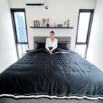 Tyas Mirasih Instagram - @lovelinen_official hadir untuk memberikan pengalaman kualitas tidur terbaik dengan design yang berbeda dan menarik. Dengan penambahan aksen list yang membuat tampilan set semakin elegan, minimalis dan tidak pasaran. Kualitas bahan yang sudah terjamin tanpa kalian harus khawatir akan kenyamanan bahannya. Terdapat 3 bahan yang dijual di LoveLinen yaitu bahan TNCL 60s, Egyptian Sateen dan Jepang Premium. Ayo buruan order! Hanya di @lovelinen_official yang bisa memberikan kerapian, bahan terbaik dan kualitas bintang 5.