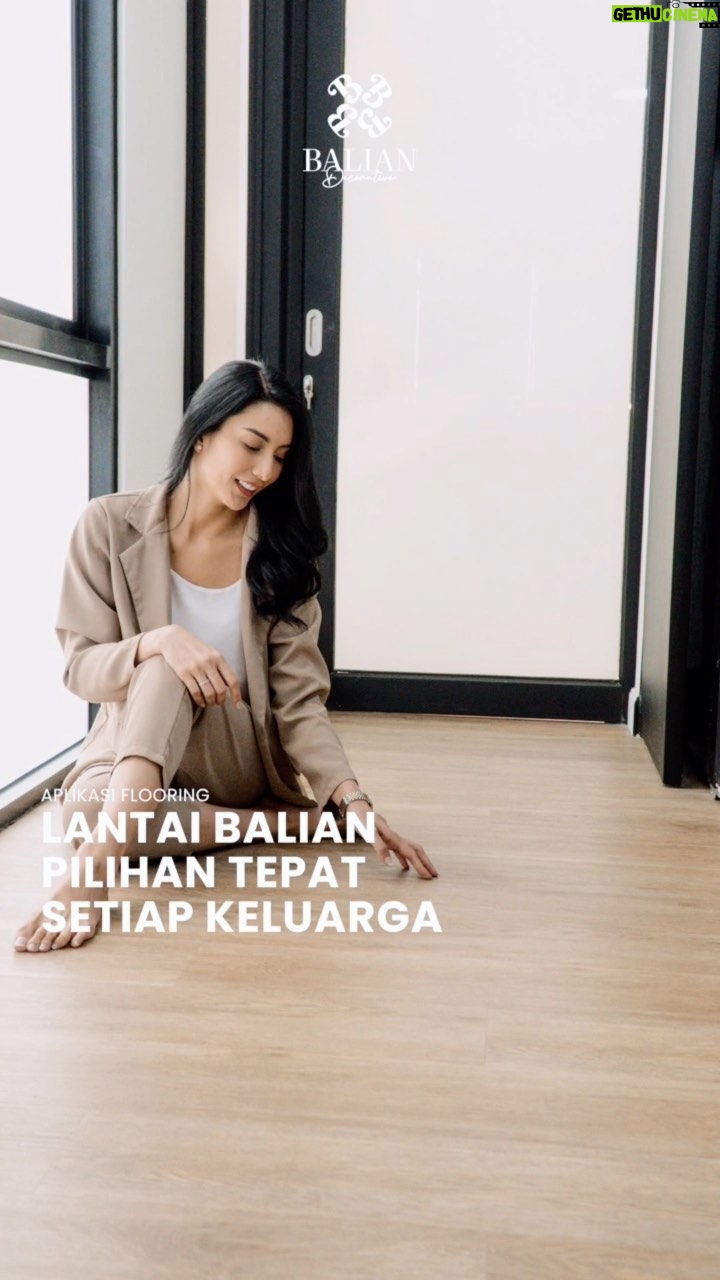 Tyas Mirasih Instagram - Karena kualitas produk @baliandecorative yang premium dan sudah terbukti awet, membuat aku nyaman dan tidak mau beralih dari produk Balian. SPC Flooring dari Balian cocok banget sama interior rumahku yang lama maupun yang baru!! Trus yang bikin aku jatuh cinta banget sama produk Balian itu karena patternnya yang seperti kayu asli, enak dipijak, dan tidak licin! itu penting banget sih. Pokoknya Balian juara deh kalo untuk urusan produk interior rumah! #bahagiadirumah #baliandecorative #spcbalian #wallpanelbalian