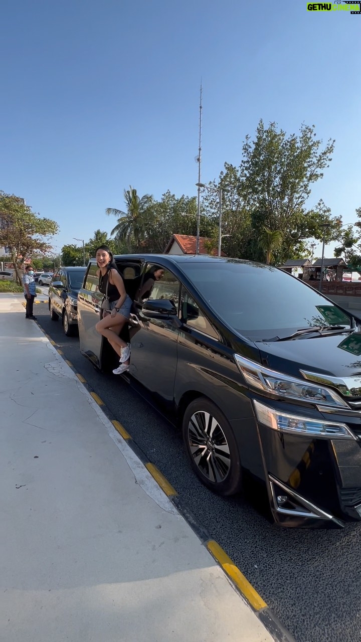 Tyas Mirasih Instagram - Selama trip di Bali kita menggunakan mobil dari @wirasana_rentacar dari pake driver sampe lepas kunci. So far cuman bisa bilang ini best rental car service ever! Armada yang banyak dan pastinya mobilnya bagus terawat semua, drivernya pun baik luar biasa dan yang paling ok adalah kendaraan di @wirasana_rentacar itu udah include asuransi yang bikin penyewa juga merasa aman dan bisa kembali di bandara 😍 Thank you so much @wirasana_rentacar Siap siap jadi langganan kita terus yaa kalo ke Bali ❤️ 📹 : @tengkutezi