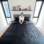 Tyas Mirasih Instagram - @lovelinen_official hadir untuk memberikan pengalaman kualitas tidur terbaik dengan design yang berbeda dan menarik. Dengan penambahan aksen list yang membuat tampilan set semakin elegan, minimalis dan tidak pasaran. Kualitas bahan yang sudah terjamin tanpa kalian harus khawatir akan kenyamanan bahannya. Terdapat 3 bahan yang dijual di LoveLinen yaitu bahan TNCL 60s, Egyptian Sateen dan Jepang Premium. Ayo buruan order! Hanya di @lovelinen_official yang bisa memberikan kerapian, bahan terbaik dan kualitas bintang 5.