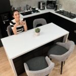 Tyas Mirasih Instagram - Udah berkali kali custom furniture di @azzahra_furniture_art_designnn dan ngga pernah nyesel. Hasilnya bener bener rapih, quality bagus dan sesuai request aku. Untuk dirumah baru aku, aku custom kitchen stool, keren dan nyaman banget hasilnya 😍 Thank you so much @azzahra_furniture_art_designnn