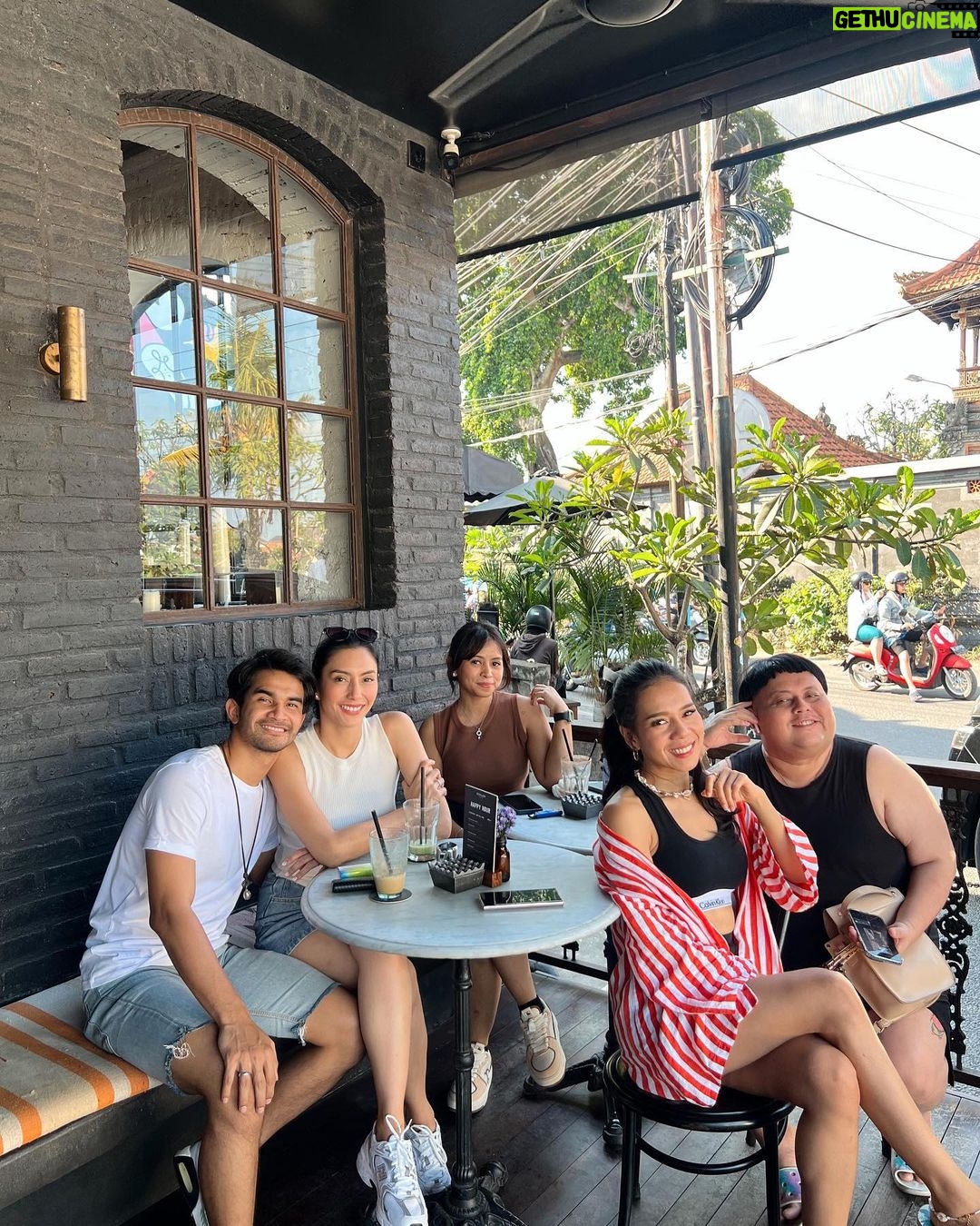 Tyas Mirasih Instagram - Blessed with the best 🖤