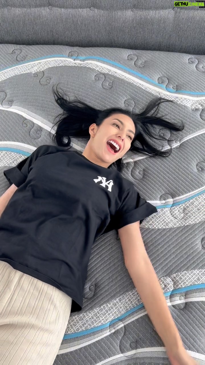Tyas Mirasih Instagram - Thank you so much @okhome_cleaning udah bantu bersih bersih di rumah baru aku dan @tengkutezi ❤️ Yuk cobain OKHOME pakai kode promo DISKONPERTAMA hemat 30% #OKHOME #OKHOMEcleaning #OK7Anniversary 📹 : @tengkutezi