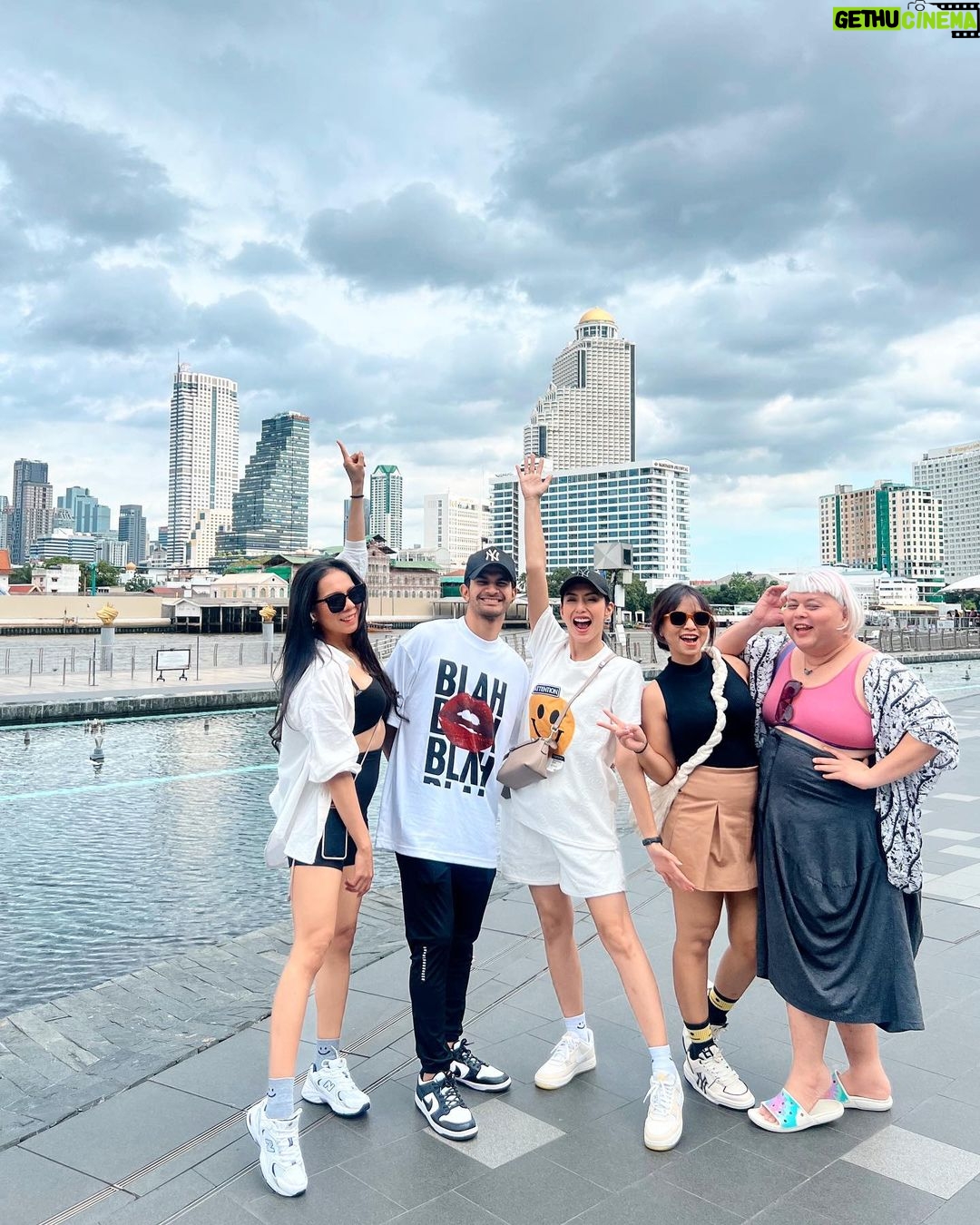 Tyas Mirasih Instagram - Life was meant for good friends and great adventures 🖤 Bangkok, Thailand