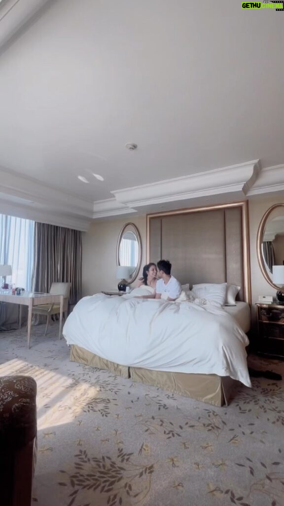 Tyas Mirasih Instagram - Our honeymoon is the perfect way to start off our marriage 🖤 @hotelmulia #MuliaMoments 📹 : @tengkutezi Hotel Mulia Jakarta