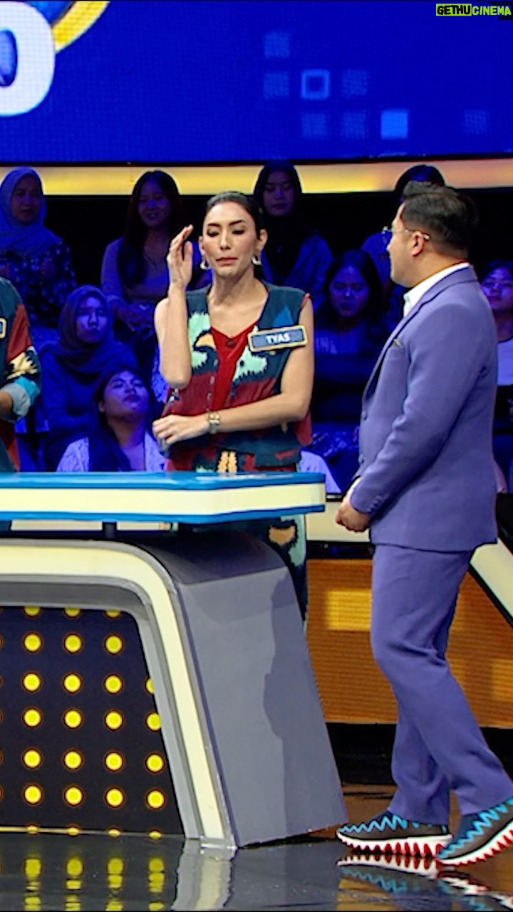 Tyas Mirasih - 698 Likes - Duhhh!! Gemez banget liat pasangan ini @tyasmirasih @tengkutezi langgeng terus ya kakak-kakak💙💙
@officialmnctv @fremantleid #Family100 #Family100ID #FamilyFeud #FamilyFeudID #SurveiMembuktikan