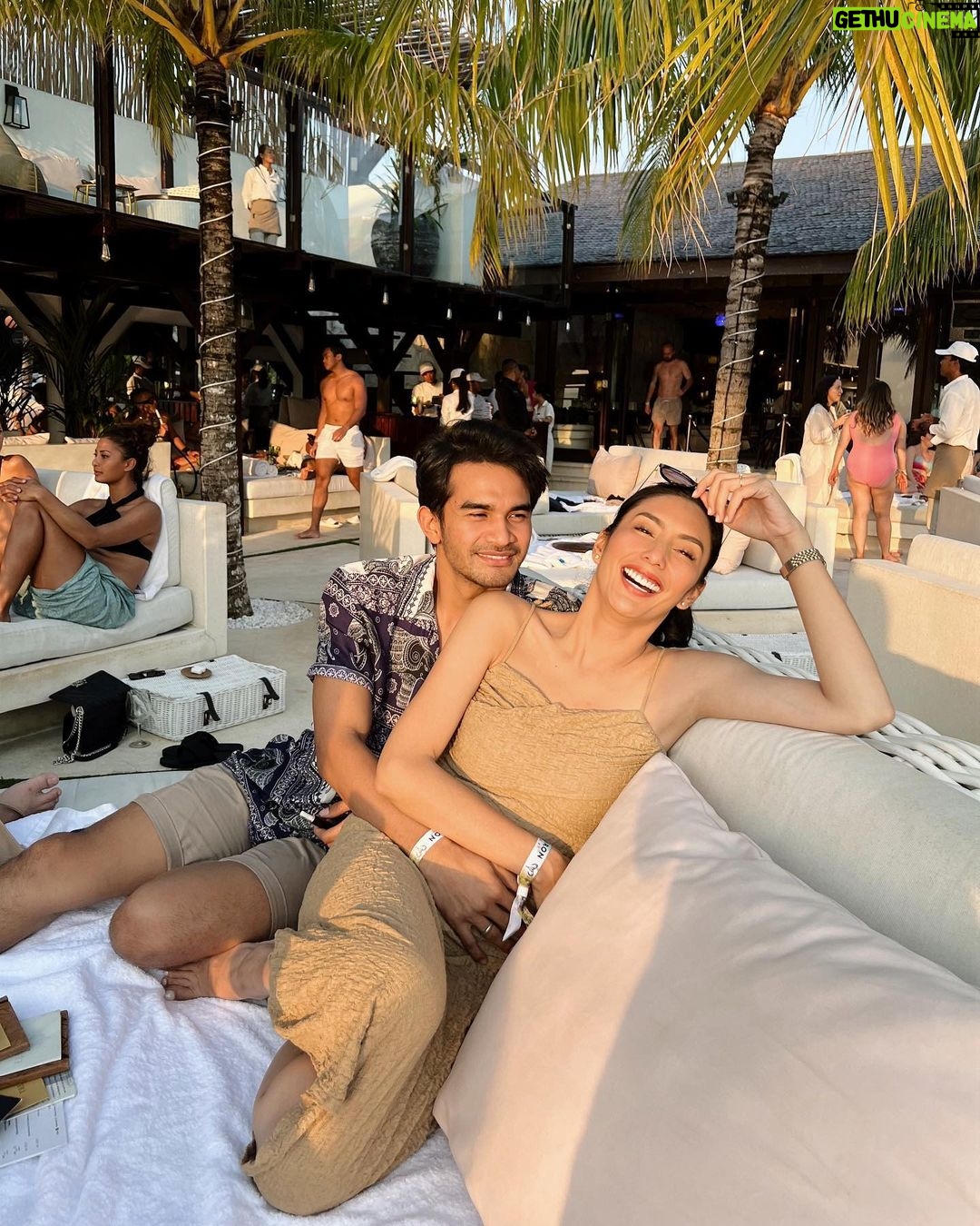 Tyas Mirasih Instagram - Catching sunset at @elkabronbali 🌅 Elkabron Beach Club Bali