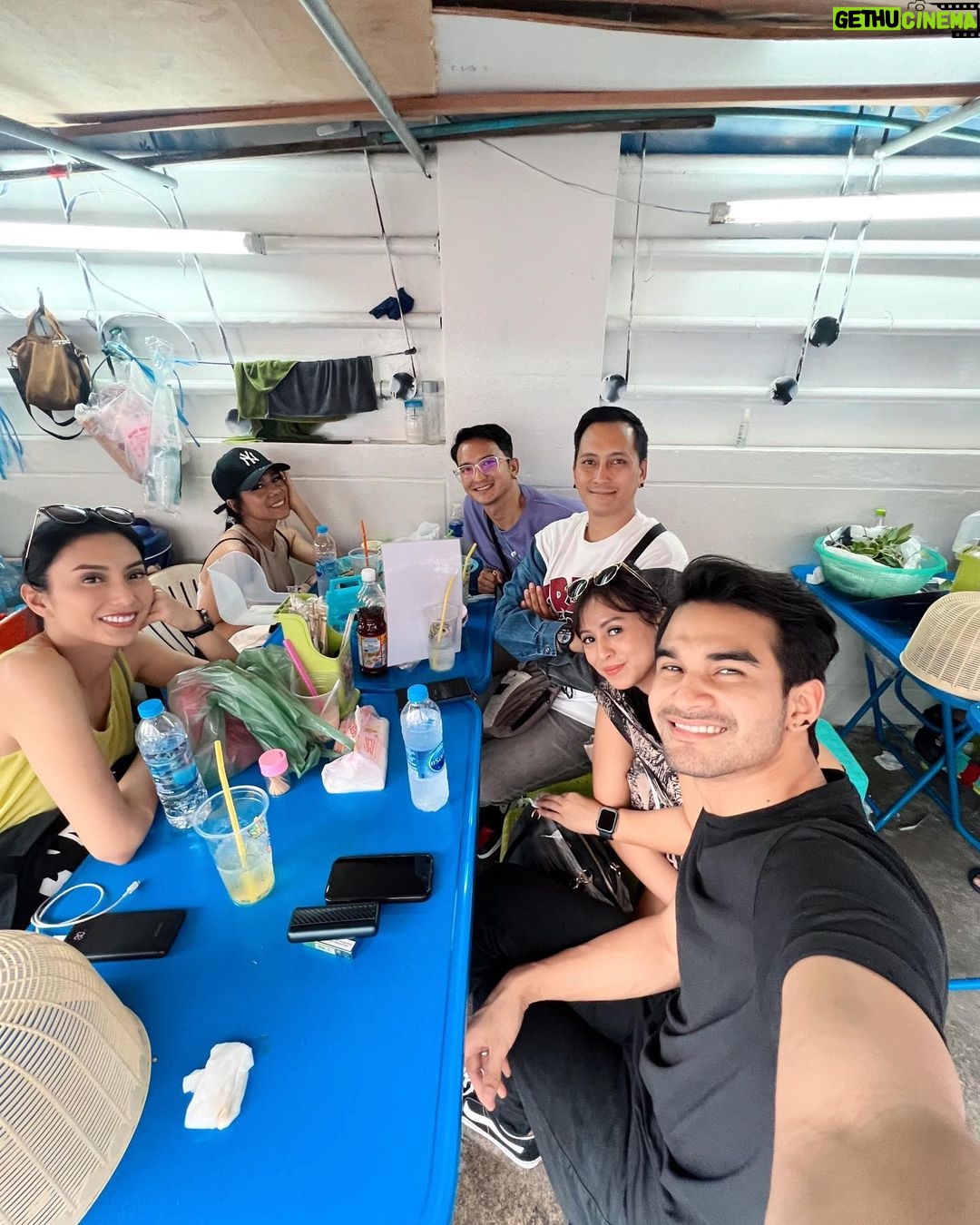 Tyas Mirasih Instagram - Life was meant for good friends and great adventures 🖤 Bangkok, Thailand