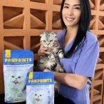 Tyas Mirasih Instagram - 🎁GIVEAWAY ALERT🎁 Siapa bilang serangga berbahaya untuk kucing? Eitts, ada lho serangga yang berbeda yang punya banyak manfaat, yaitu Black Soldier Fly (BSF)! Nah pas banget ada @pawprintsindonesia - pet food pertama di Indonesia yang bahan dasarnya dari BSF! Kaya protein, vitamin, mineral, omega 3 dan 6, juga taurin. Kucingku ternyata LAHAP BANGET makan Pawprints! BSFnya Pawprints spesial karena diternak di pabrik bersertifikasi ✅ dan makannya hanya ampas kelapa sawit yang berkualitas. Bahkan Pawprints sudah lulus standar AAFCO loh 👏🏻 Aku jadi ngga ragu untuk beralih ke Pawprints, dan mau kasih GIVEAWAY🎁 untuk 5 ORANG BERUNTUNG yang mau kasih coba Pawprints ke anabulnya! Caranya gampang banget : 1. Wajib follow IG @pawprintsindonesia & @tyasmirasih 2. Like & share postingan ini 3. Tulis alasan kamu mau kasih coba Pawprints untuk anabul di kolom comment + mention 3 temen cat loversmu Notes : *Periode giveaway mulai 17-31 Januari 2024 *Pengumuman pemenang pada tanggal 2 Februari 2024 di pinned comment postingan ini *Spam like dan comment di ig @pawprintsindonesia juga ya supaya kamu semakin dinotice! 😉💜 #SeranggaLebihBaik #Pawprints #PetsWantBetter