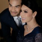 Tyas Mirasih Instagram – The Reception of @tyasmirasih and @tengkutezi 

Video BTS: @davidhepi
Make Up : @hepidavid @belovedbyhepidavid
Bride’s Attire for Akad Nikah &  Reception : @svarna_byikatindonesia @didietmaulana 
Bride’s Crown & Headpiece @rinaldyyunardi 
Jewelry : @adellejewellery
Groom’s Attire for Akad Nikah &  Reception : @svarna_byikatindonesia @didietmaulana 
Well Organized by : @adara.wedding 
Photography & Videography : @morden.co 
Decoration & Tents : @classytentdecoration 
Carpets : @farahcarpetsofficial 
Lighting : @uplightpro 
Hair Do : @tominjoo 
Bride’s Wedding Shoes : @regisbridalshoes 
Bride’s robe : @lucette_essie
Bride and Groom textile : @the.designerworkshop
Wedding Ring :  @adellejewellery 
Akad Catering : 
@teppanku 
@baksobuetu 
@gococo.indonesia 
@ponut.id 
@papo_id
@cantikaputricake 
Reception Catering : @themanor.cafe 
Venue : @themanorandara 
Akad Souvenir : @howelandco 
Reception Souvenir : @redribbongift 
Digital Invitation & Live streaming : @viding.co 
Mahar & Ring box : @jingga_seserahanmahar 
Bouquets : @faveur.florist 
Wedding Cake : @sweetsalt_id 
Entertainment : @aqisinggih 
MC Akad & Reception :  @andrakarna
Usher : @beauty_usher
Photobooth : @theholograil 
Nail art : @kookoo.nails 
Venue : @themanorandara

#TEZIapbahagiainTYAS