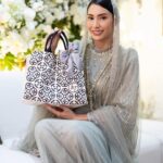 Tyas Mirasih Instagram – @packybagvintage jadi pilihan aku untuk souvenir pengajian menjelang pernikahan. Seneng bisa kasih souvenir yang pastinya bisa berguna untuk para tamu tamu yang hadir, pilihan aku jatuh ke tas ini dengan pattern yang aku pilih ditambah ada inisial nama aku dan Tezi. Cantikkkk 😍 
Thank you so much @packybagvintage untuk supportnya 🤍

Well Organized by : @adara.wedding 

Photography & Videography : @rizky_yunindra @thepanorama.pic 

Decoration & Tents : @classytentdecoration 
Carpets : @farahcarpetsofficial 
Makeup & Hair do : @makeupbyyobel 
Attire : @wearingklamby  Made By @klambyheritage

Catering : 
@teppanku 
@tumpengmini 
@vitaminmonster.id 
@paletaswey 
@cantikaputricake 

Souvenir : 
@godeliva.wedding 
@packybagvintage 
Buku pengajian @qeertoz