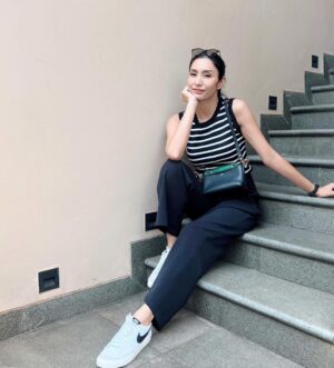 Tyas Mirasih Instagram - OOTD udah siap banget nih weekend-an di @the90sfestival 

Anak 90an yang belum beli tiketnya buruan! Slide buat tau line up serunya tahun ini di @the90sfestival 😍