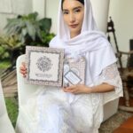 Tyas Mirasih Instagram - Terimakasih banyak @qeertoz untuk support gift Majmuk syarif dan sajadah untuk 40 harian Almh mama aku yang bener bener cantik banget ini 😍 Sukses selalu untuk @qeertoz 💛