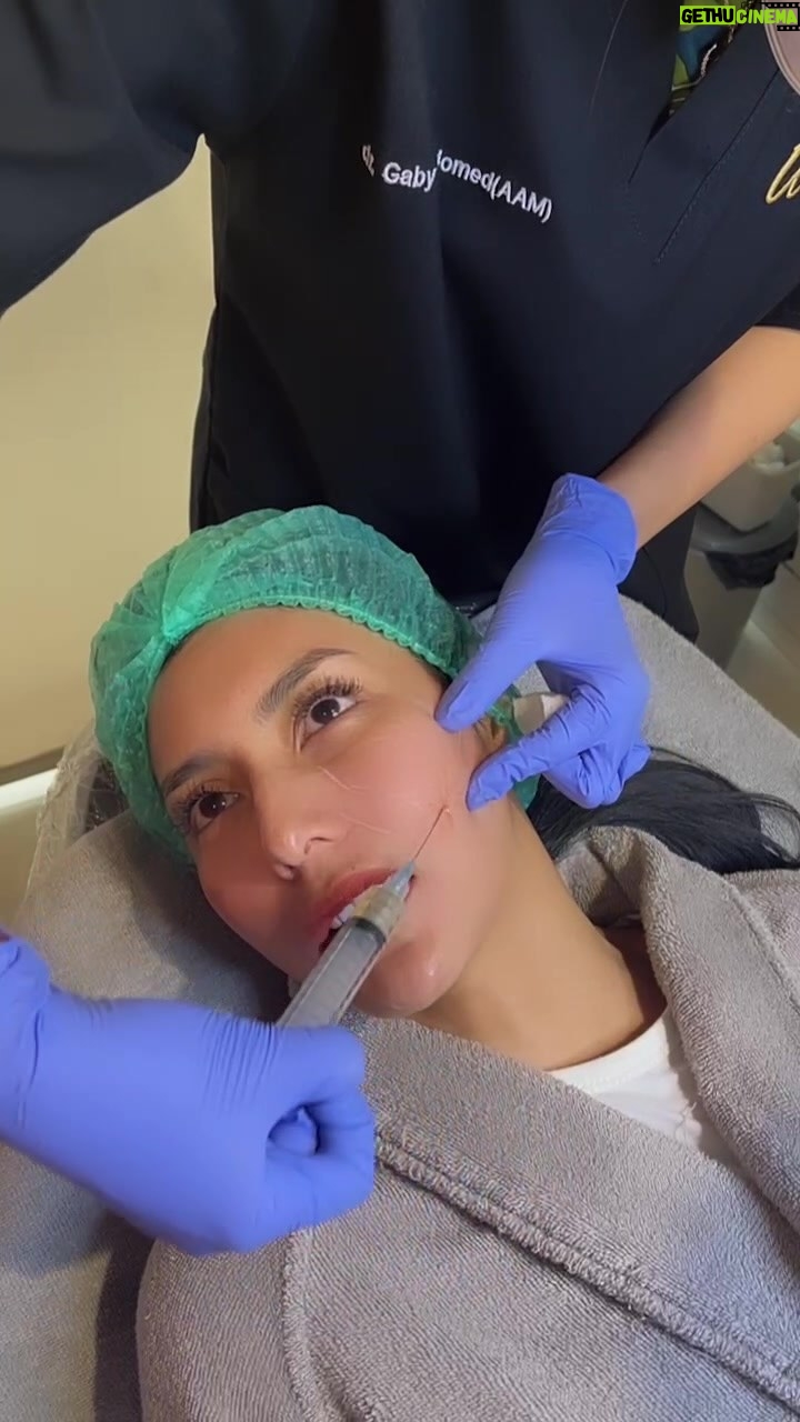 Tyas Mirasih - 476 Likes - #menolaktua™️ @tyasmirasih with @dr.gabysyer always at @youthbeautyclinic . Plasma Collagen Booster + Upper Face Botox
#youthbeautyclinic #klinikkecantikan #plasmacollagenbooster #botox #tyasmirasih #doktergaby