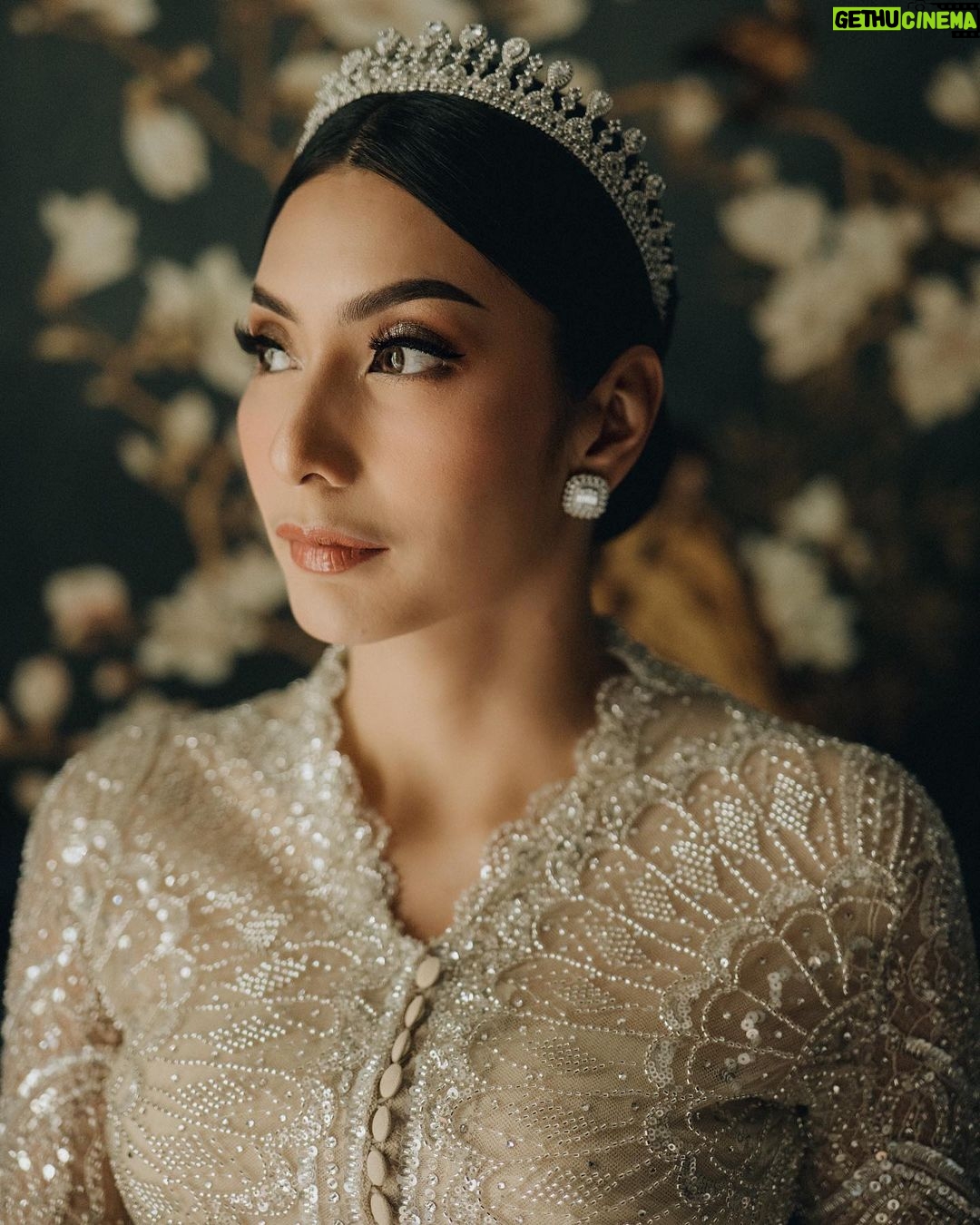 Tyas Mirasih Instagram - I have so much of you in my heart 💍 Well Organized by : @adara.wedding Venue @themanorandara Photography & Videography : @morden.co @samuelrustandy @bychandrasusanto Decoration & Tents : @classytentdecoration Carpets : @farahcarpetsofficial Lighting : @uplightpro Make Up : @hepidavid Hair Do : @tominjoo Bride's Attire for Akad Nikah & Reception : @svarna_byikatindonesia @didietmaulana Bride’s Crown & Headpiece @rinaldyyunardi Jewelry : @adellejewellery Bride's Wedding Shoes : @regisbridalshoes Bride's robe : @lucette_essie Bride's Nail art : @kookoo.nails Groom's Attire for Akad Nikah & Reception : @svarna_byikatindonesia @didietmaulana Bride and Groom textile : @the.designerworkshop Groom's Hairstylist : @aryadillah_27 Makeup Mother of the groom & Sister of the bride : @wulanwidianto Makeup sister of the groom : @bonitaelisabeth.makeup @belovedbyhepidavid Wedding Ring : @adellejewellery Akad Catering : @teppanku @baksobuetu @gococo.indonesia @ponut.id @papo_id @cantikaputricake Reception Catering : @themanor.cafe Akad Souvenir : @howelandco Reception Souvenir : @redribbongift @drzlim_official Digital Invitation & Live streaming : @viding.co Mahar & Ring box : @jingga_seserahanmahar Bouquets : @faveur.florist Wedding Cake : @sweetsalt_id Birthday Cake : @RRCakes Entertainment : @aqisinggih Sound system : @deoentertainmentindonesia MC Akad & Reception : @andrakarna Usher : @beauty_usher Photobooth : @theholograil Gift : @farahcarpetsofficial @bardismarthome #TEZIapbahagiainTYAS The Manor Andara