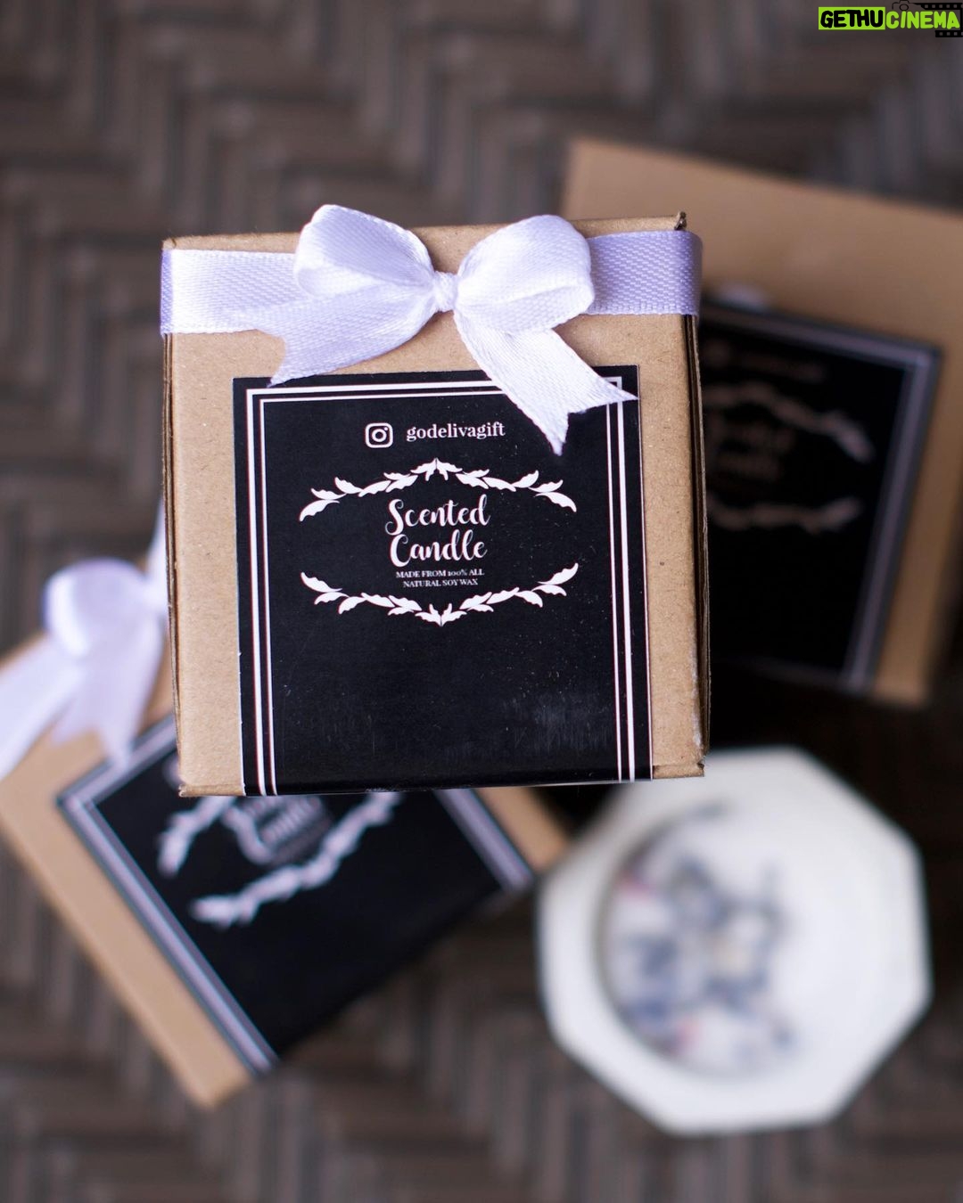 Tyas Mirasih Instagram - Tumbler Termos Stainless Led & Scented Candle dari @godeliva.wedding jadi pilihan untuk souvenir pengajian menjelang pernikahan aku. Seneng banget karena banyak banget opsi souvenir dan juga tim yang komunikatif berdiskusi tentang design, logo, dll. Terimakasih banyak @godeliva.wedding untuk supportnya 🤍 Well Organized by : @adara.wedding Photography & Videography : @rizky_yunindra @thepanorama.pic Decoration & Tents : @classytentdecoration Carpets : @farahcarpetsofficial Makeup & Hair do : @makeupbyyobel Attire : @wearingklamby Made By @klambyheritage Catering : @teppanku @tumpengmini @vitaminmonster.id @paletaswey @cantikaputricake Souvenir : @godeliva.wedding @packybagvintage Buku pengajian @qeertoz