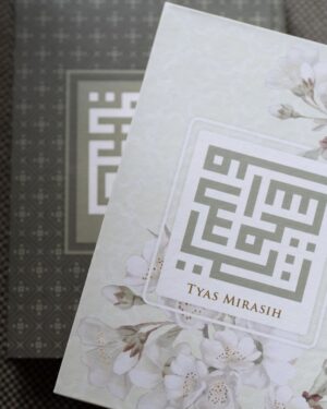 Tyas Mirasih Instagram - Dipertemukan oleh @qeertoz waktu cari cari vendor buat bikin buku yasin untuk 40 harian Almh Mama dan suka bangettt sama hasilnya Dan sekarang lanjut lagi untuk acara pengajian menjelang pernikahan aku. Terimakasih banyak @qeertoz kalian terbaik 🤍

Well Organized by : @adara.wedding 

Photography & Videography : @rizky_yunindra @thepanorama.pic 

Decoration & Tents : @classytentdecoration 
Carpets : @farahcarpetsofficial 
Makeup & Hair do : @makeupbyyobel 
Attire : @wearingklamby  Made By @klambyheritage

Catering : 
@teppanku 
@tumpengmini 
@vitaminmonster.id 
@paletaswey 
@cantikaputricake 

Souvenir : 
@godeliva.wedding 
@packybagvintage 
Buku pengajian @qeertoz
