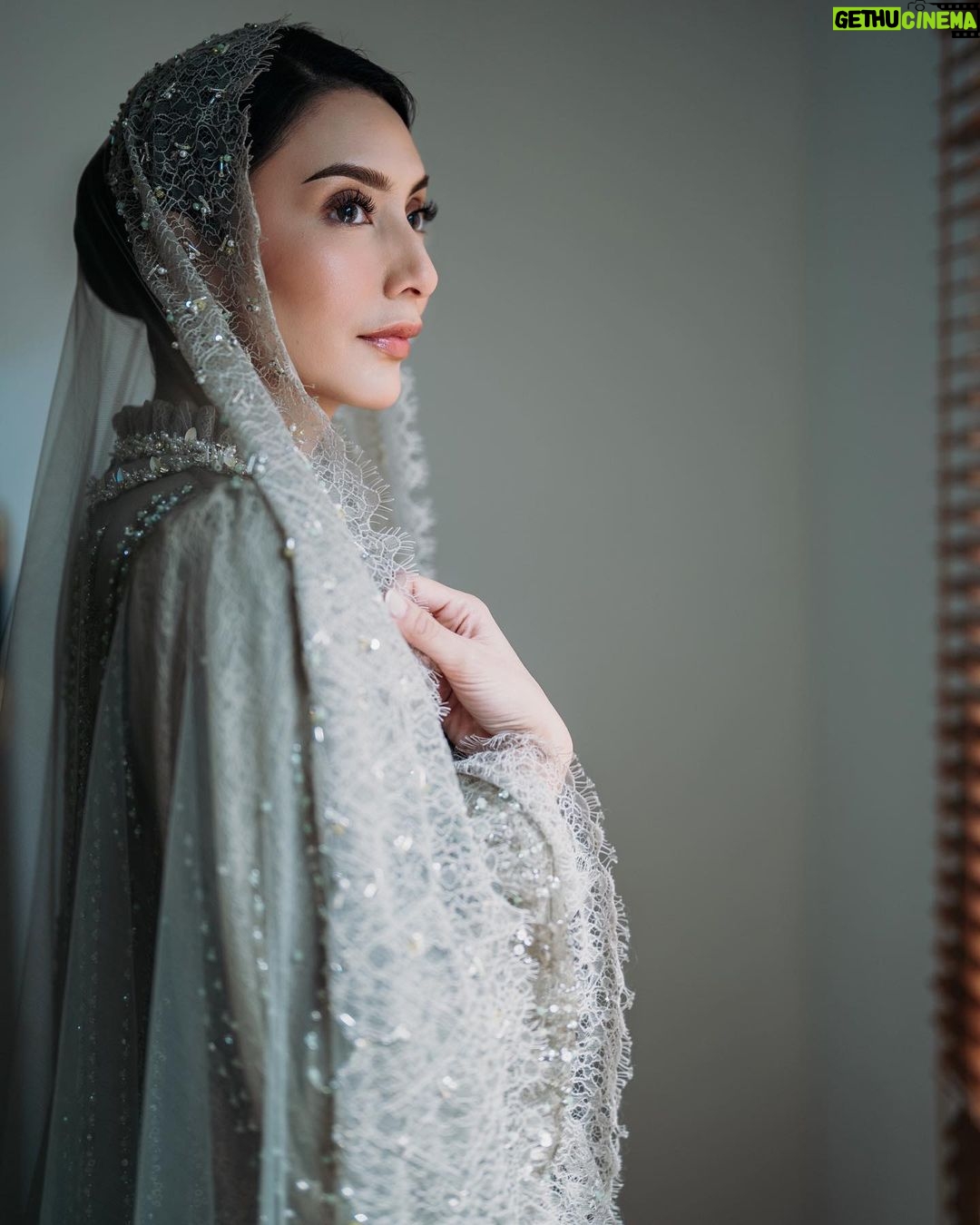 Tyas Mirasih Instagram - And then i met you & slowly but all at once my world began to change π Well Organized by : @adara.wedding Photography & Videography : @rizky_yunindra @thepanorama.pic Decoration & Tents : @classytentdecoration Carpets : @farahcarpetsofficial Makeup & Hair do : @makeupbyyobel Attire : @wearingklamby Made By @klambyheritage Catering : @teppanku @tumpengmini @vitaminmonster.id @paletaswey @cantikaputricake Souvenir : @godeliva.wedding @packybagvintage Buku pengajian @qeertoz