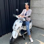 Tyas Mirasih Instagram – Mau hangout outfit udah oke, tapi jangan lupa pakai motor listrik goda biar tambah kece dong 😍

Makasih @goda.indonesia motor listriknya keren banget. 

#godamotorlistrik #godaindonesia #gd220