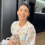Tyas Mirasih Instagram – Biasanya aku rutin ajak anabul aku jalan2, 
nah aku pilih STROLLER double deck dari Notale, bisa bawa jalan 2 anabul sekaligus.

Pulang jalan2, aku mandikan anabul dengan air hangat dan shampoo khusus.

Setelah mandi langsung aku taruh Kuaci ke dalam NOTALE DRYING BOX untuk dikeringkan dengan NOTALE PET BLOWER. 

Memandikan dan mengeringkan Kuaci jadi NO DRAMA lagi deh 😻

@jewelhome_id
@notale.id