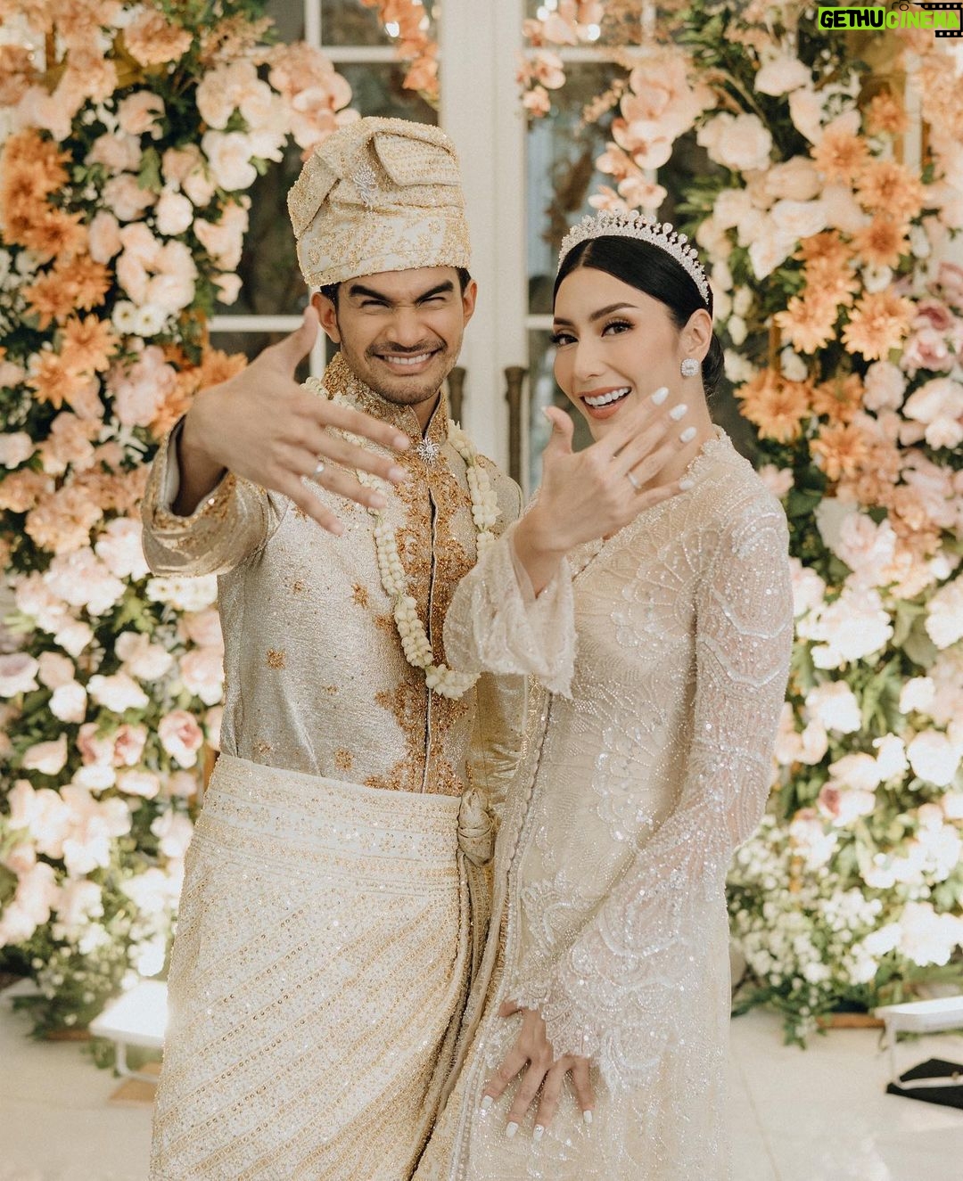 Tyas Mirasih Instagram - No longer two but one 💍 Well Organized by : @adara.wedding Venue @themanorandara Photography & Videography : @morden.co @samuelrustandy @bychandrasusanto Decoration & Tents : @classytentdecoration Carpets : @farahcarpetsofficial Lighting : @uplightpro Make Up : @hepidavid Hair Do : @tominjoo Bride's Attire for Akad Nikah & Reception : @svarna_byikatindonesia @didietmaulana Bride’s Crown & Headpiece @rinaldyyunardi Jewelry : @adellejewellery Bride's Wedding Shoes : @regisbridalshoes Bride's robe : @lucette_essie Bride's Nail art : @kookoo.nails Groom's Attire for Akad Nikah & Reception : @svarna_byikatindonesia @didietmaulana Bride and Groom textile : @the.designerworkshop Groom's Hairstylist : @aryadillah_27 Mother Makeup : @wulanwidianto Sister Makeup : @bonitaelisabeth.makeup @belovedbyhepidavid Wedding Ring : @adellejewellery Akad Catering : @teppanku @baksobuetu @gococo.indonesia @ponut.id @papo_id @cantikaputricake Reception Catering : @themanor.cafe Akad Souvenir : @howelandco Reception Souvenir : @redribbongift @drzlim_official Digital Invitation & Live streaming : @viding.co Mahar & Ring box : @jingga_seserahanmahar Bouquets : @faveur.florist Wedding Cake : @sweetsalt_id Birthday Cake : @RRCakes Entertainment : @aqisinggih Sound system : @deoentertainmentindonesia MC Akad & Reception : @andrakarna Usher : @beauty_usher Photobooth : @theholograil Gift : @farahcarpetsofficial @bardismarthome #TEZIapbahagiainTYAS The Manor Andara